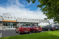 Flannery's Hotel - parking