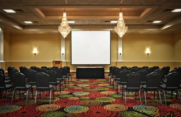 歐克萊爾假日套房酒店