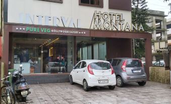 "a white car is parked in front of a hotel with the sign "" hotel montana ""." at Hotel Montana
