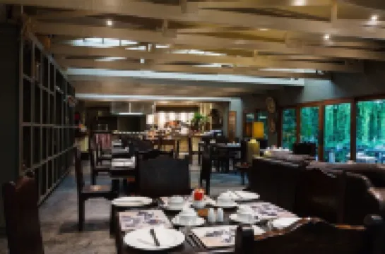 Shangri-La Country Hotel & Spa