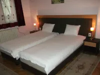 Welcome to Hotel Vila Silia - Your Home Away from Home - 2-Star