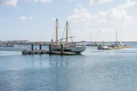 Charming Townhouse with AirCon Only 500m from the Marina and the Typical Market