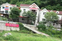 Yangsan Tiara Pension Отели рядом с достопримечательностью «Тхондоса»