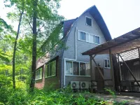 Bungalow Standing in the Forest Hotel a 