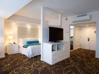 The Roslyn, Tapestry Collection by Hilton Hotels in North Hempstead