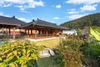 Yongin Hanok Tres Bien Pension