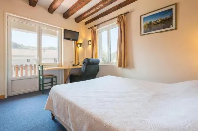 Logis Auberge les Rives de l'Arzon Hôtels à : Saint-Julien-d'Ance