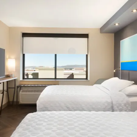 Tru by Hilton Las Vegas Airport Отели рядом с достопримечательностью «Арена «Томас-энд-Мак Центр»»