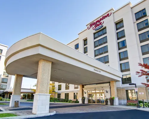 Hampton Inn by Hilton Toronto Airport Corporate Centre Hotels near Lakeview