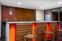 Ramada by Wyndham Acapulco Hotel & Suites - Barer