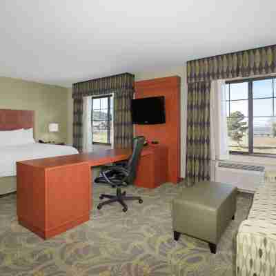 Hampton Inn & Suites Astoria Rooms