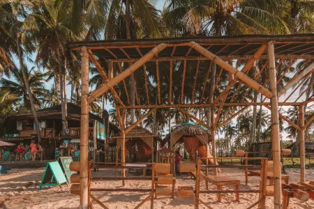 MAD Monkey Hostel Nacpan Beach