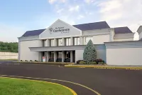 Holiday Inn East Windsor - Cranbury Area فنادق في Monroe