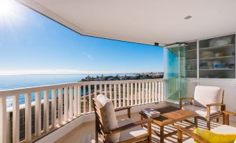 Luxurious 1st Line Top-Floor Apartment with Direct Sea Access