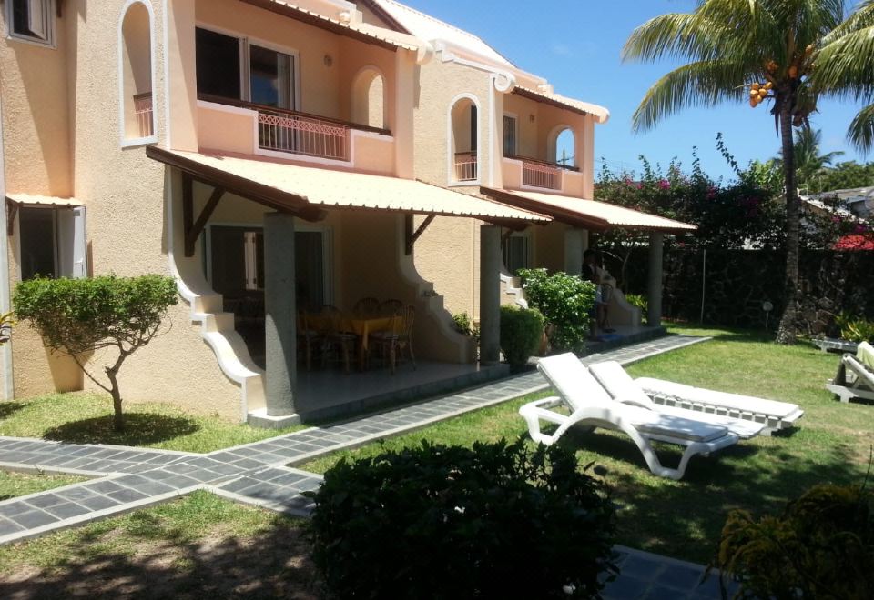 Hotel Residence with 6 Seafront Bungalows and Swimming Pool - by Feelluxuryholidays, Exterior, Garden