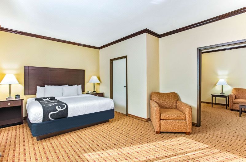 La Quinta Inn & Suites by Wyndham Ennis