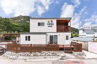 英德Sowon Family旅館 Jangsayeog附近的飯店