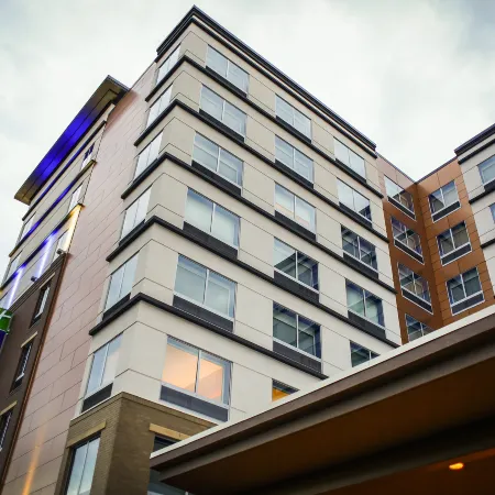 Holiday Inn Express & Suites LOUISVILLE DOWNTOWN by IHG
