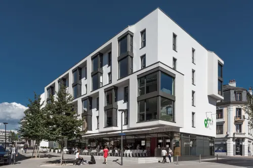 Base Nyon Hotels in Nyon