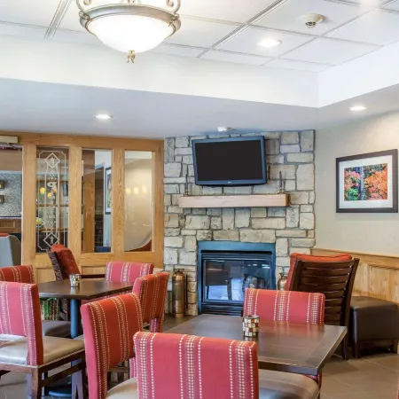 Comfort Inn & Suites Sturbridge-Brimfield