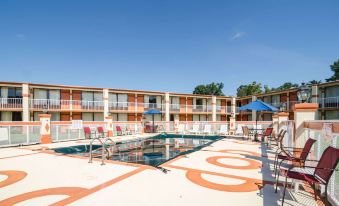 Rodeway Inn & Suites Greensboro Southeast