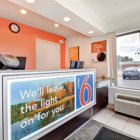 Motel 6 Southington, CT - Hartford