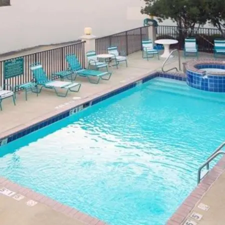 Quality Inn & Suites Clinton - Jackson West