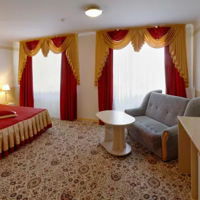 Gostinitsa Rossiya Hotels in der Nähe von Pamyatnik Koroleve Luize