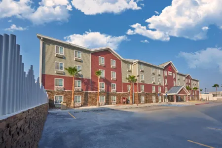 蒙特雷機場長住套房飯店