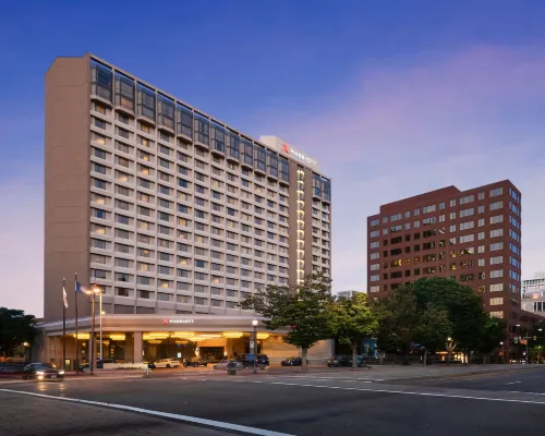 Richmond Marriott Отели рядом с достопримечательностью «Кэритаун»