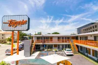 The Tangerine - a Burbank Hotel