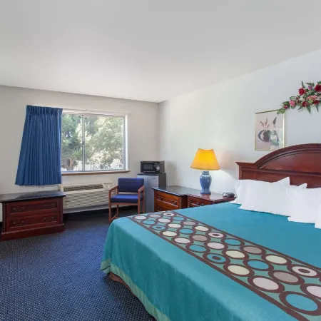 Super 8 by Wyndham Selma/Fresno Area