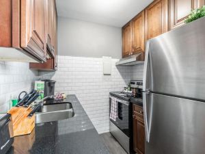 2Br Apartment- Near DT Hamilton with Netflix