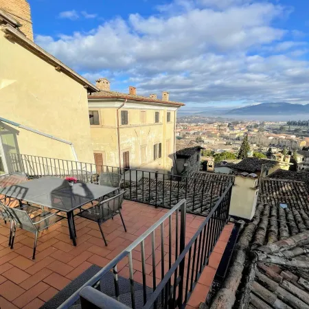 6 guests apt with terrace in pedestrian historic centre of Spoleto