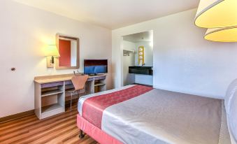 Motel 6 Salinas, CA - North Monterey Area