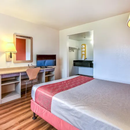 Motel 6 Salinas, CA - North Monterey Area