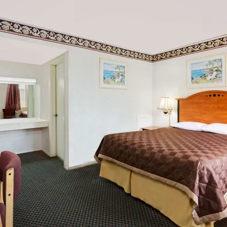 Knights Inn Madison Heights
