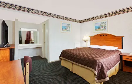 Knights Inn Madison Heights Отели рядом с достопримечательностью «Lazy Days Winery»