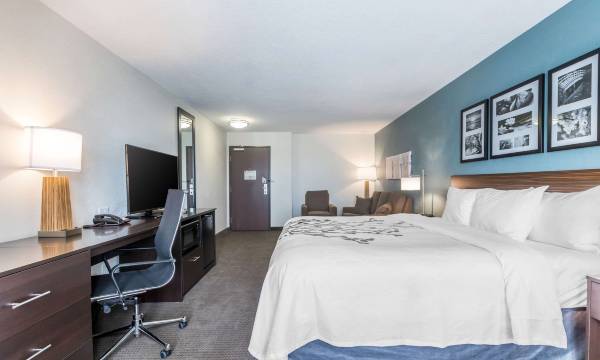 Sleep Inn & Suites West des Moines Near Jordan Creek