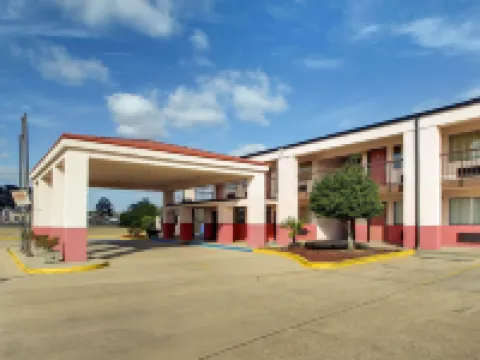 อีโคโน ลอดจ์ อินน์ แอนด์ สวีทส์ ฟอเรสต์ โรงแรมในฟอเรสต์