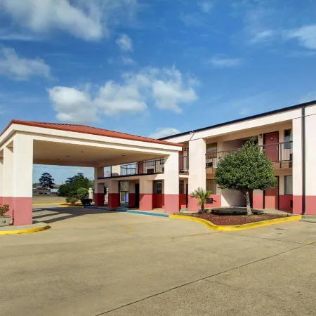 Econo Lodge Inn and Suites Отели в г. Форест