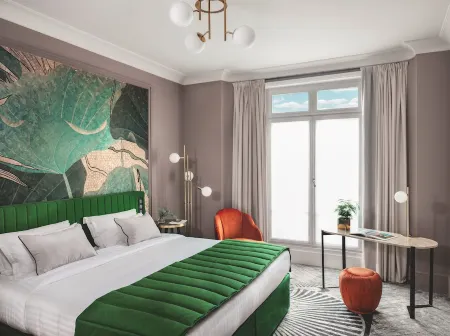 M Social Hotel Paris Opera Отели рядом с достопримечательностью «Музей Гревен»