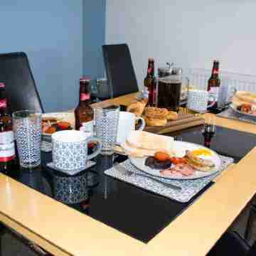 Entire Modern Liverpool Holiday Business Home Dining/Meeting Rooms