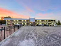 Lakes Inn Hotels in Tom Township