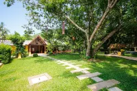 Baan Panwa Resort Отели рядом с достопримечательностью «Ao Makham Minimart»
