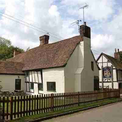 The Brocket Arms Hotel Exterior