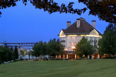 Kimpton Riverplace Hotel Hotels near Lakeside Gardens