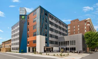 Holiday Inn Express & Suites Evansville Downtown