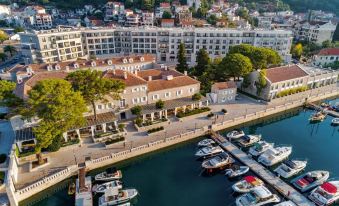 Lazure Hotel & Marina