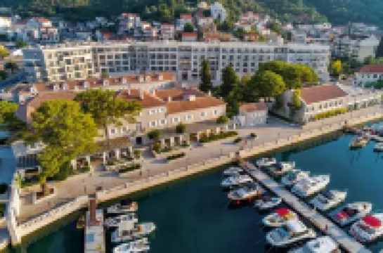 Lazure Hotel & Marina Hotels in 